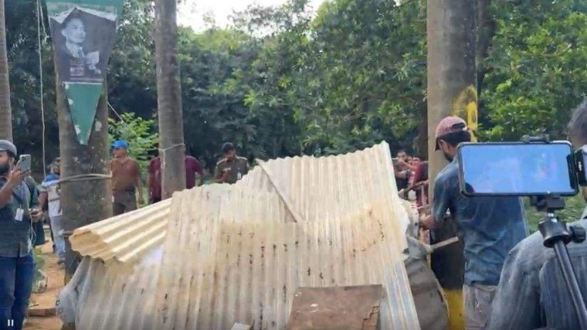 সোহরাওয়ার্দী উদ্যানের সেই আস্তানা ভেঙে ফেলা হচ্ছে