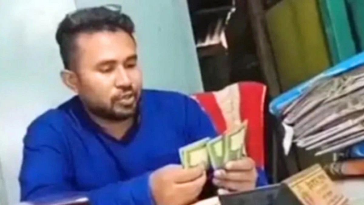 ‘ঘুষের’ ভিডিও ভাইরালের পর সাময়িক বরখাস্ত ভূমি কর্মকর্তা