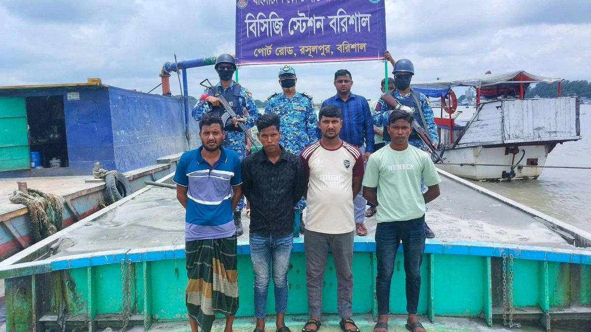 অবৈধভাবে বালু উত্তোলনের দায়ে আটক ৪, জরিমানা
