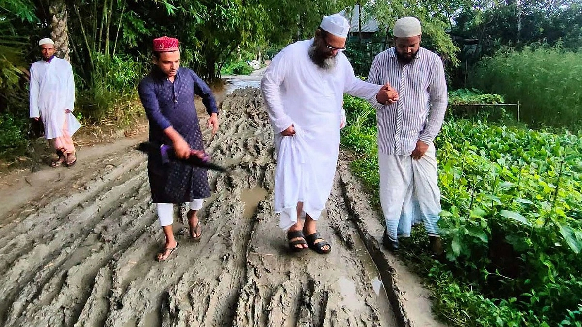 মাপজোখ আর আশ্বাসেই ৫ বছর, অল্প বৃষ্টিতেই হাঁটু পানি