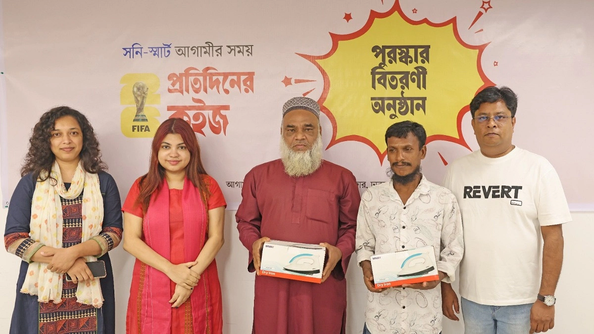 পুরস্কার পেলেন আদিফা ও বিপ্লব