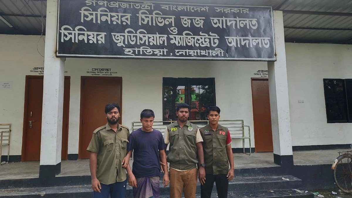 সংরক্ষিত বনের গাছ কাটার দায়ে জেলে যুবক