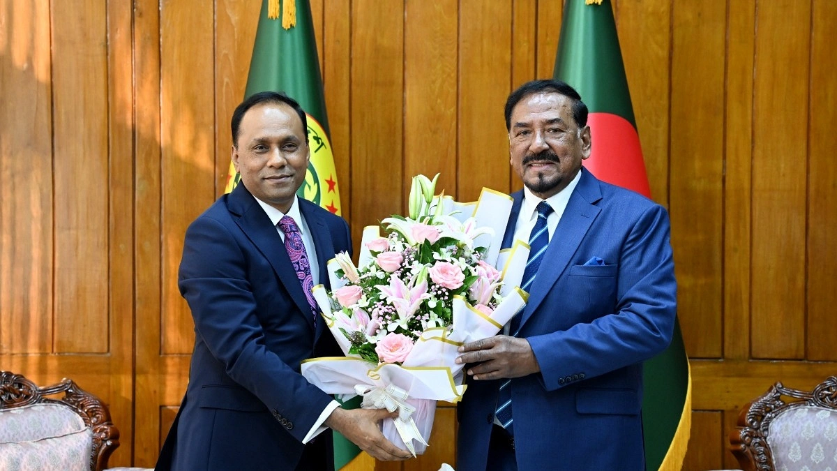 রাষ্ট্রপতির দায়িত্বভার গ্রহণ, স্পিকারকে ফুলেল শুভেচ্ছা