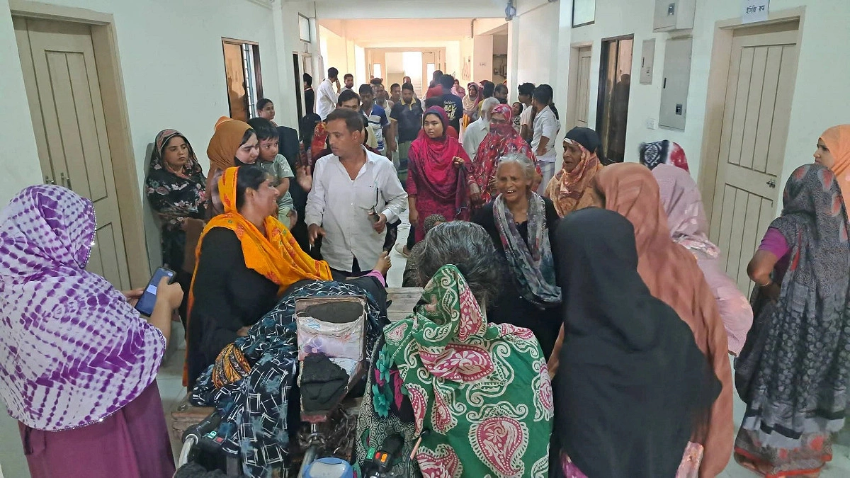 শিবচরে কাভার্ড ভ্যানের ধাক্কায় চাচি-ভাতিজি নিহত