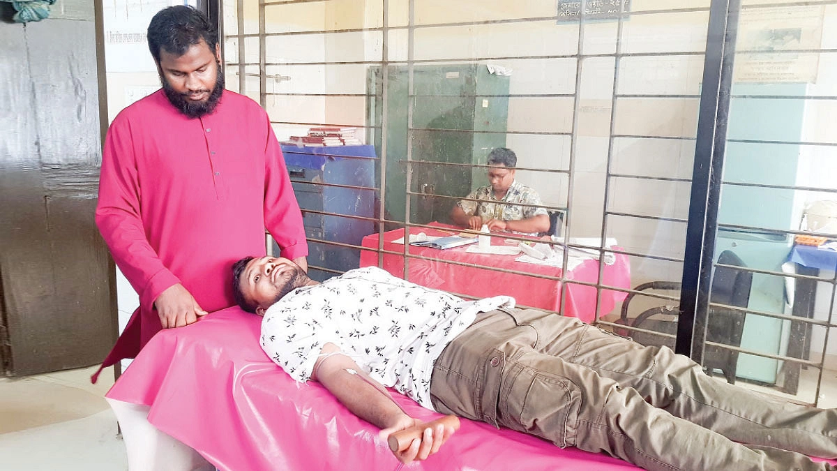 সাজ্জাদ নিজেই ব্লাড ব্যাংক