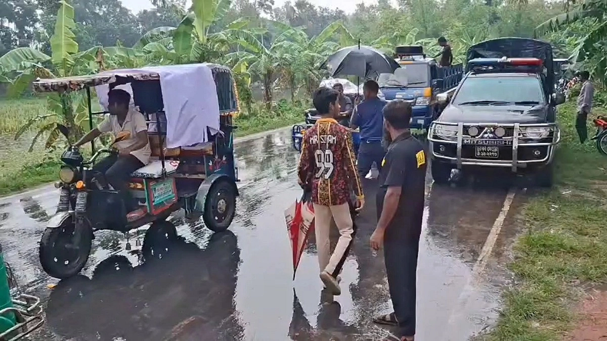 জয়পুরহাটে অটোরিকশায় ট্রাকের ধাক্কা, নিহত ২