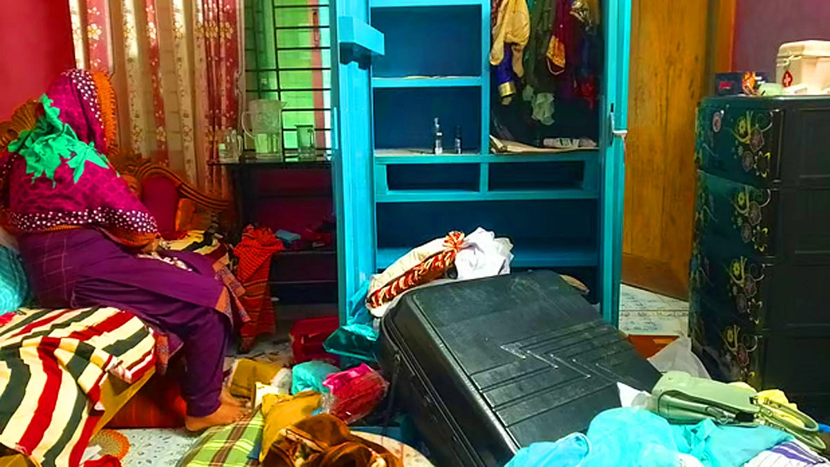 ব্যবসায়ীর বাড়িতে ডাকাতি, আহত ৫