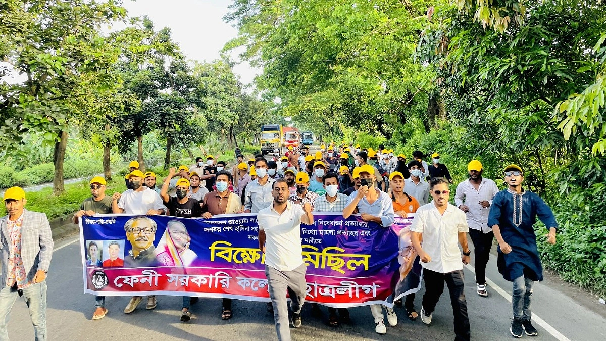 ফেনীতে নিষিদ্ধ ছাত্রলীগের ঝটিকা মিছিল