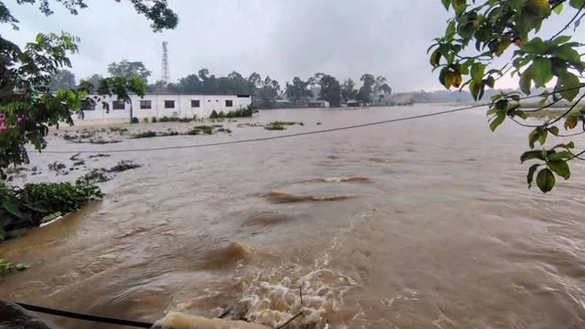 ৫ নদীর পানি এখন বিপৎসীমার ওপরে