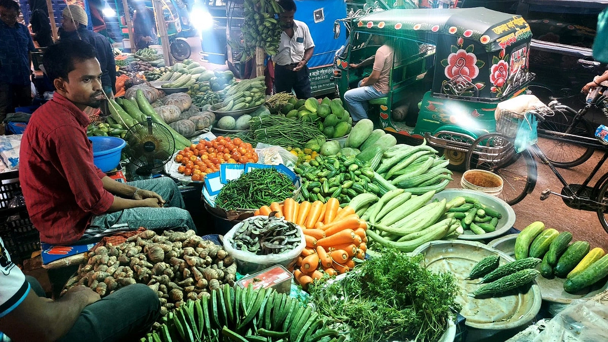 রামগঞ্জে সরবরাহ কমায় বেড়েছে সবজি-মাছ-মুরগির দাম
