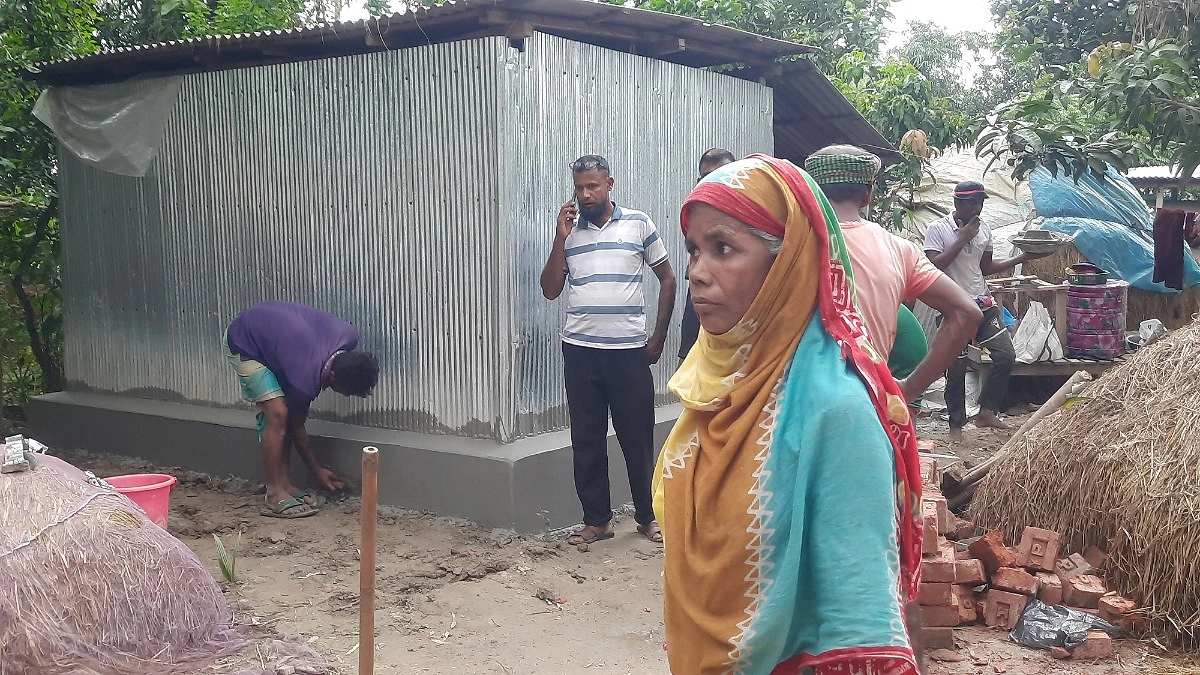 বাকপ্রতিবন্ধী আলেমনের জন্য ঘর নির্মাণ করলেন বিএনপিকর্মী