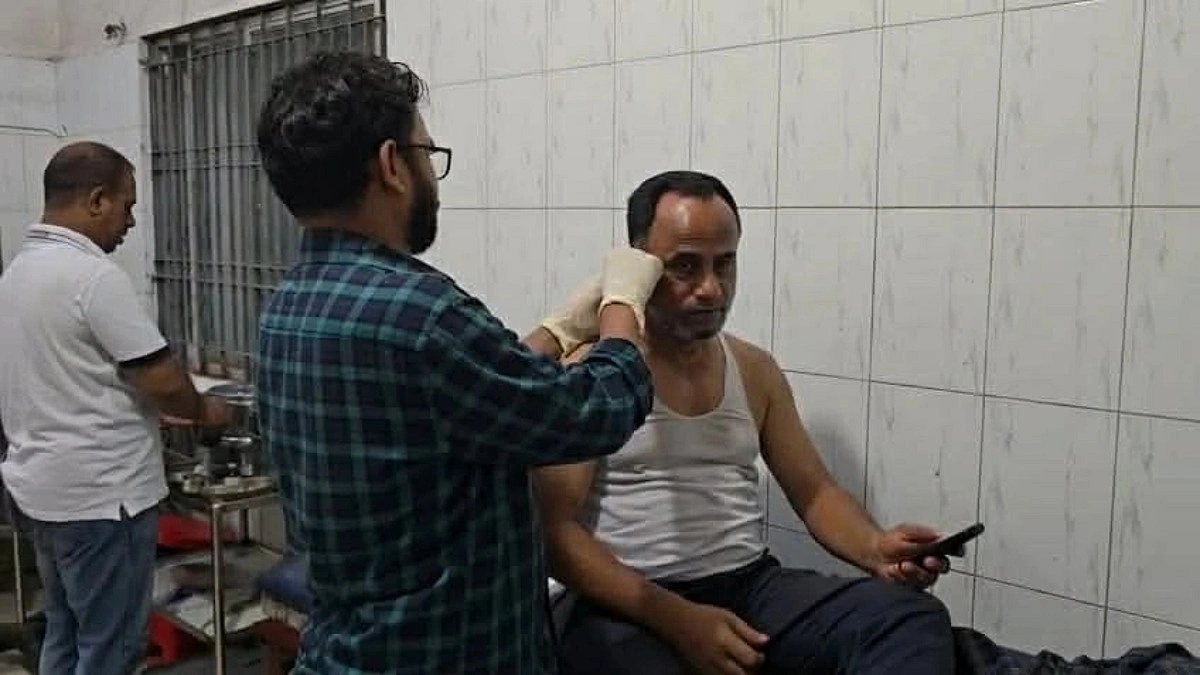 বালু ব্যবসায়ীর ‘কানে কামড় ও মারধরের’ অভিযোগ বিএনপি নেতার বিরুদ্ধে