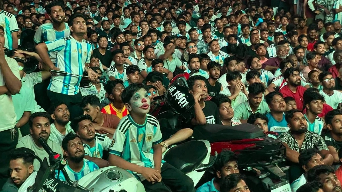 জয়ের আনন্দে উৎসবের রাত