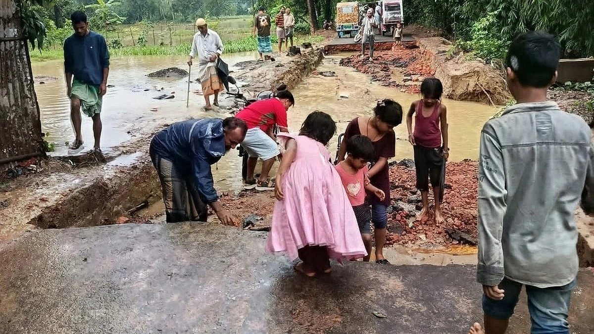 বন্যায় ভেঙেছে ৫৮২ গ্রামীণ সড়ক