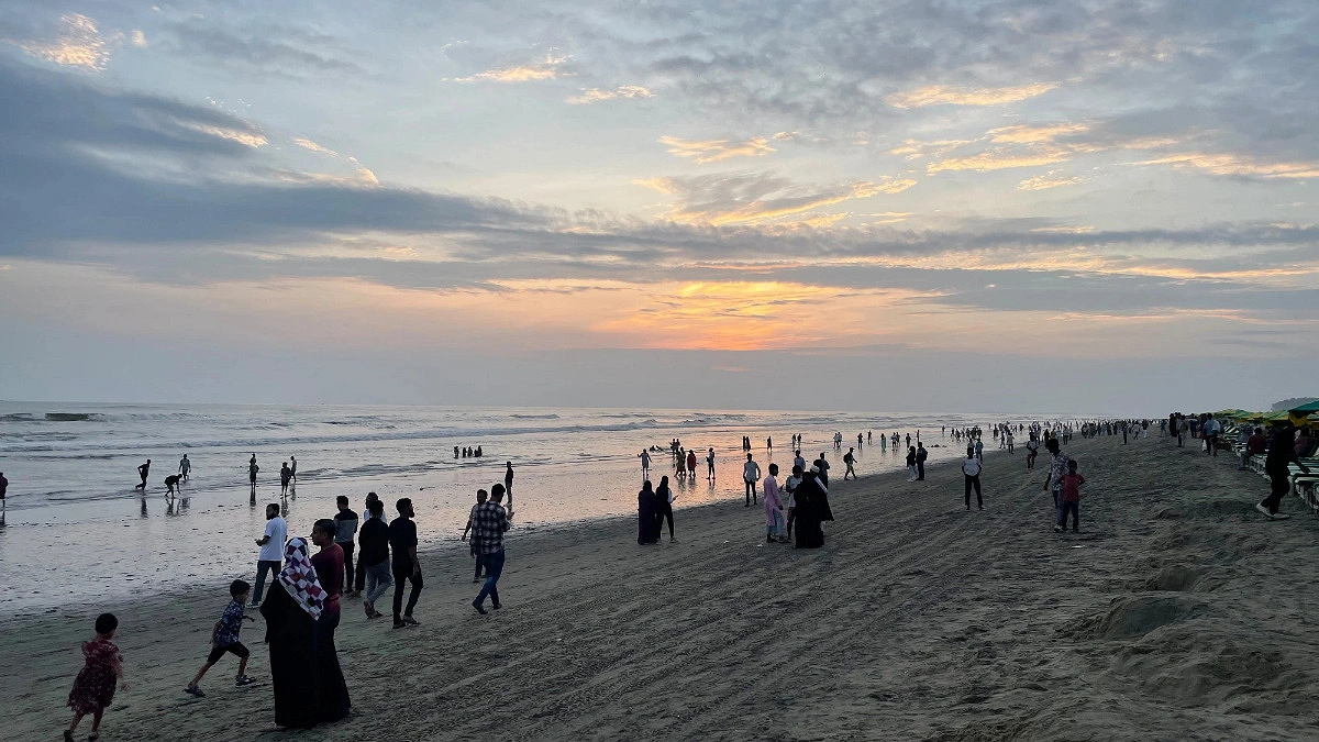৯ দিন পর কক্সবাজার সৈকতে সূর্যাস্তের দেখা