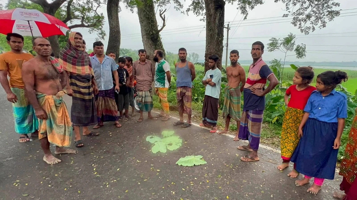 রাস্তা পার হওয়ার সময় বাসের ধাক্কায় শিশু নিহত