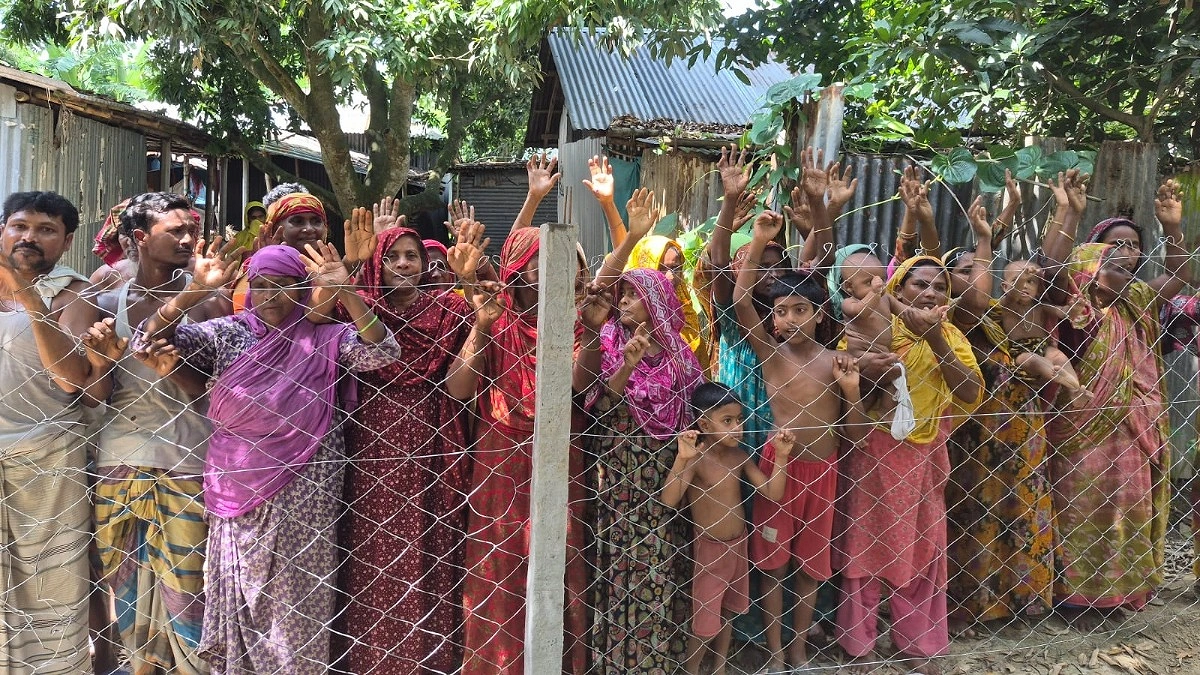 নাটোরে ৩৫ পরিবার অবরুদ্ধ, তিনদিন পর পথ খুললেন ইউএনও