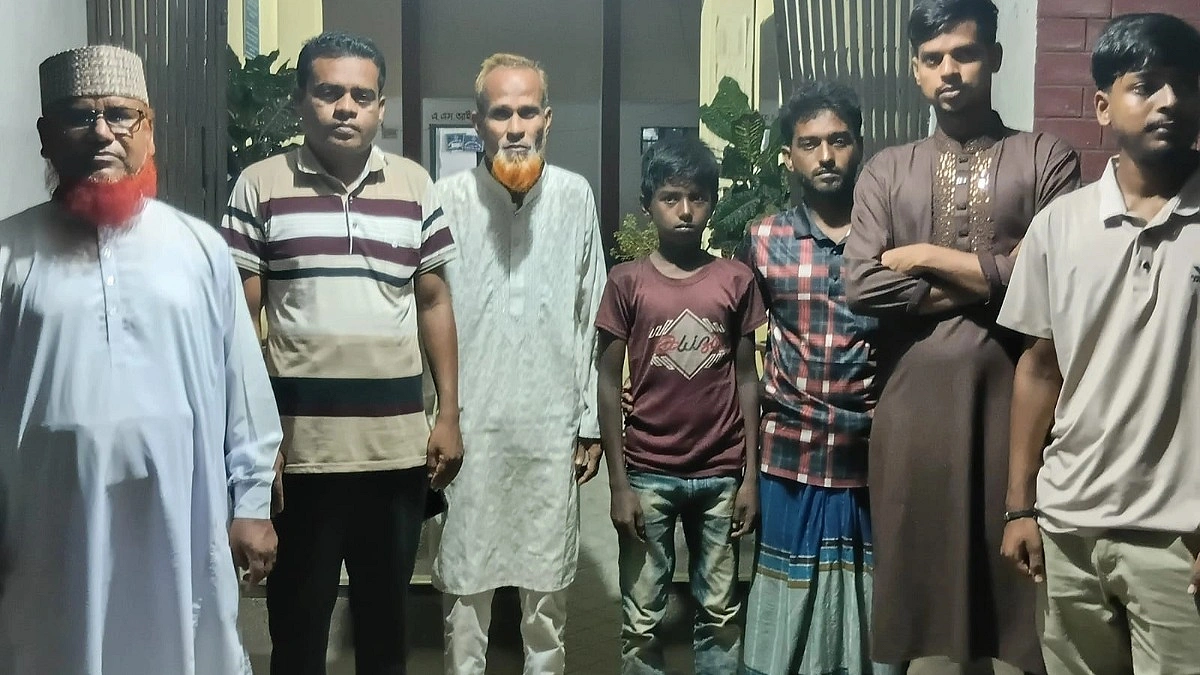 পরিবারের কাছে ফিরল পথ হারানো বগুড়ার সেই শিশু