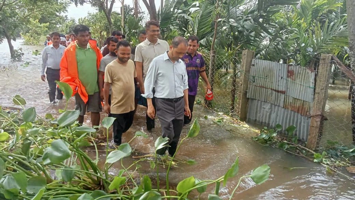 রামুতে বন্যার পানি কমলেও কাটেনি দুর্ভোগ