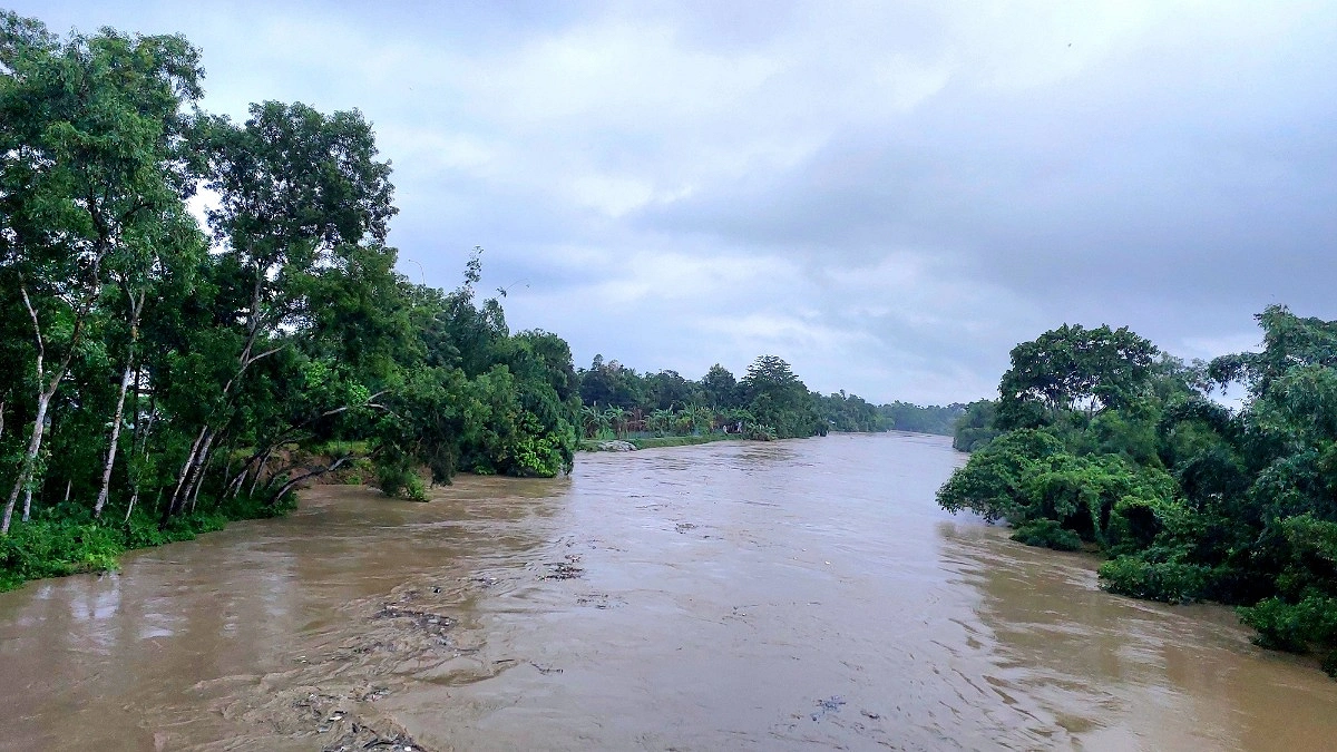 টানা বৃষ্টি, বাড়ছে ধলাই নদীর পানি
