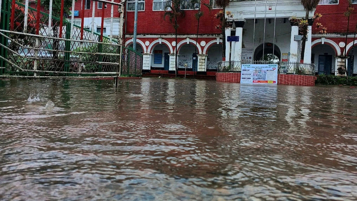 টানা বৃষ্টিতে ময়মনসিংহে জলাবদ্ধতা