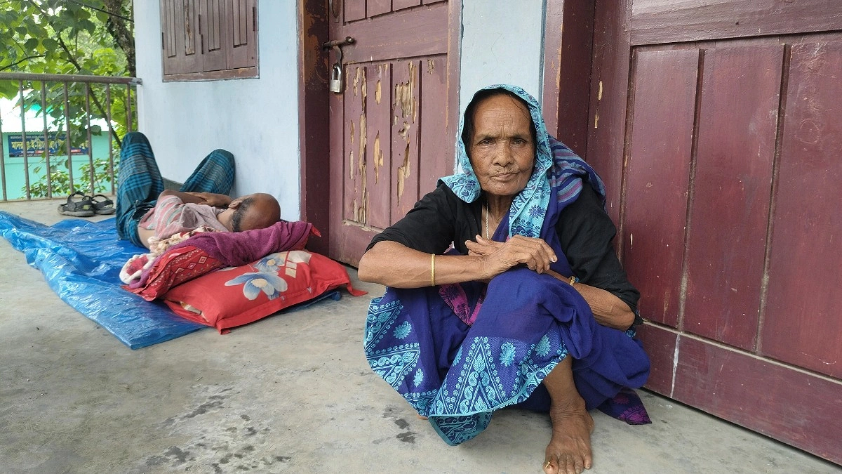 ‘একদিন একরাইত পেটে দানা পড়ল না’