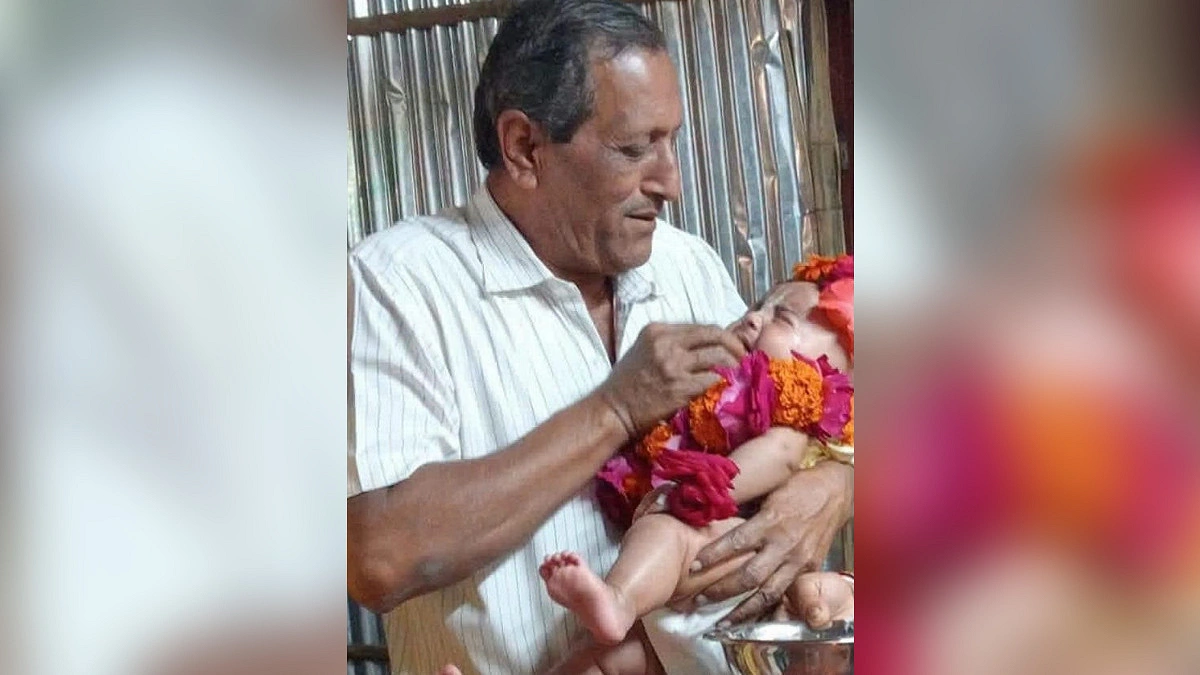 পা পিছলে বন্যার পানিতে হারিয়ে গেলেন নিরঞ্জন