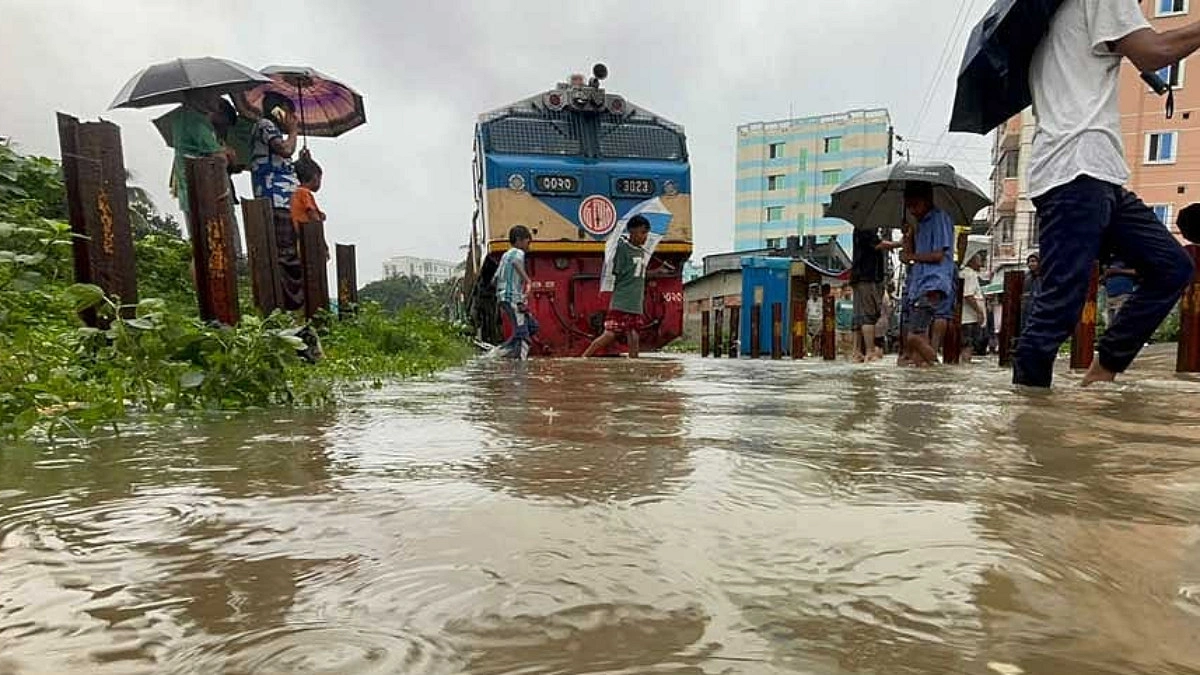 ১১ ঘণ্টা অপেক্ষার পর মধ্যরাতে ট্রেনযাত্রা বাতিল, বিপাকে যাত্রীরা