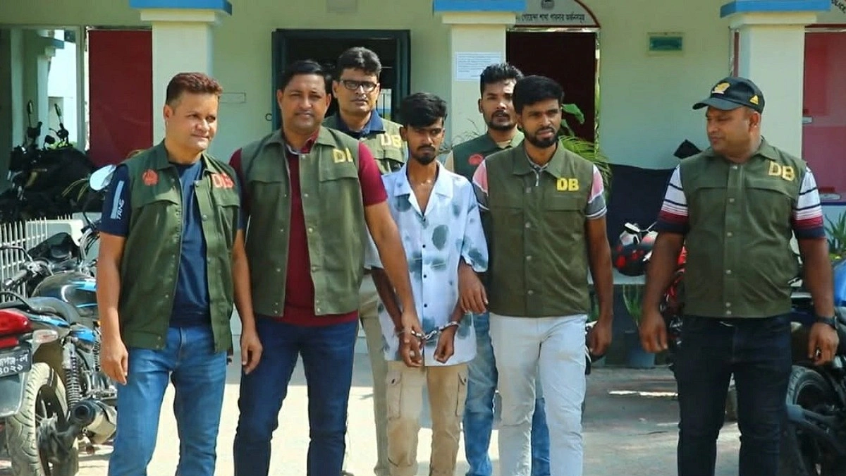 আর্জেন্টিনার খেলা ঘিরে ভূরিভোজের নামে চাঁদাবাজি, পিস্তলসহ যুবক গ্রেপ্তার