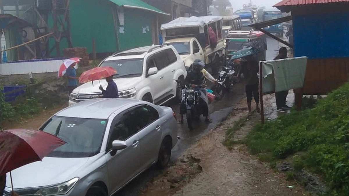সাজেক ছাড়লেন আটকা পড়া ৪২১ পর্যটক