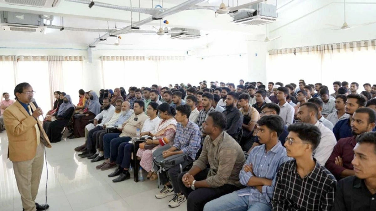 চার দিনের কর্মসূচিতে মাভাবিপ্রবির নবীন শিক্ষার্থীদের দিকনির্দেশনা