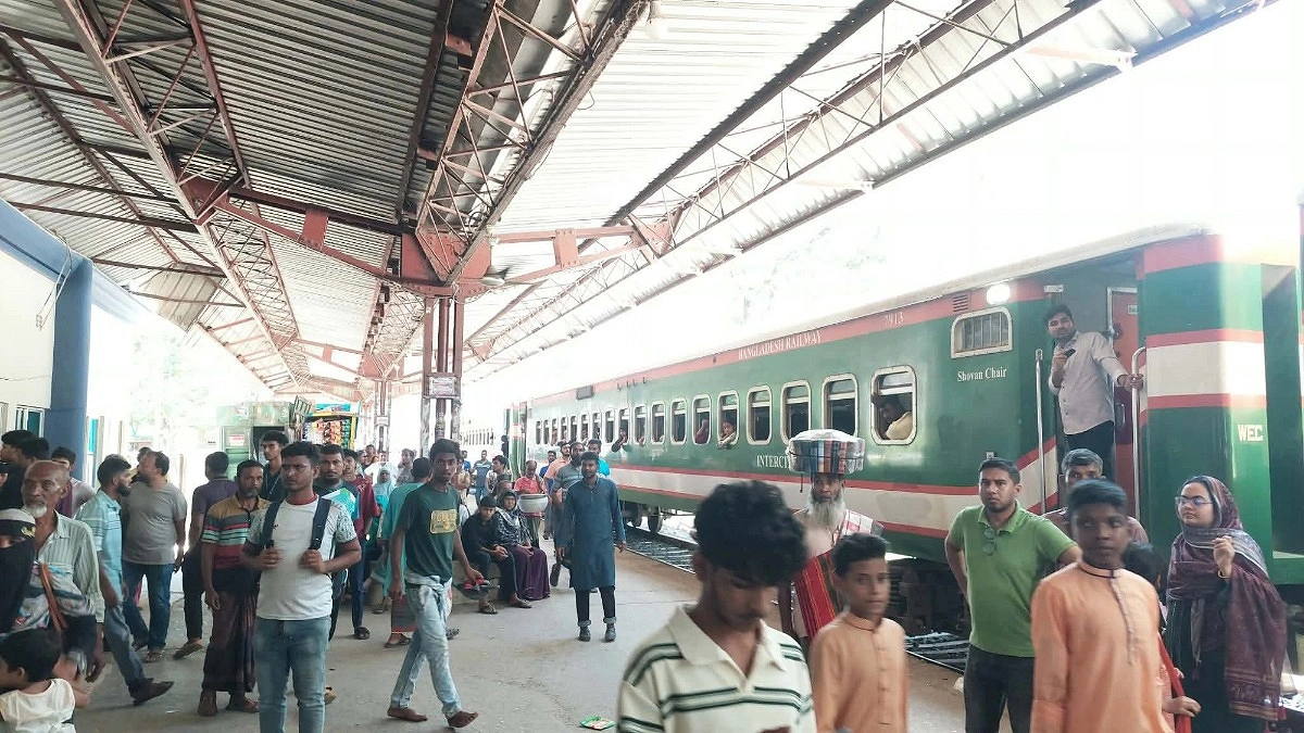 ট্রেনে ওঠা নিয়ে দ্বন্দ্ব, কুষ্টিয়ায় দুই যাত্রীকে ছুরি মারলেন ট্রেন কর্মচারী