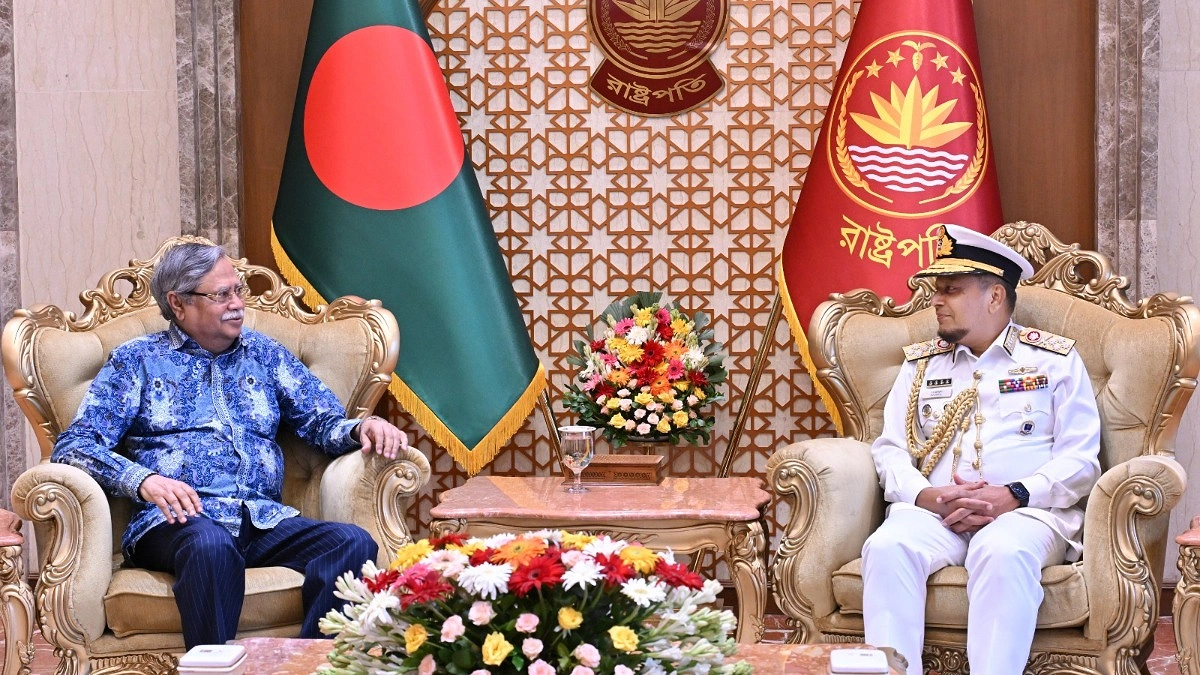 রাষ্ট্রপতির সঙ্গে বিদায়ী নৌপ্রধানের সৌজন্য সাক্ষাৎ