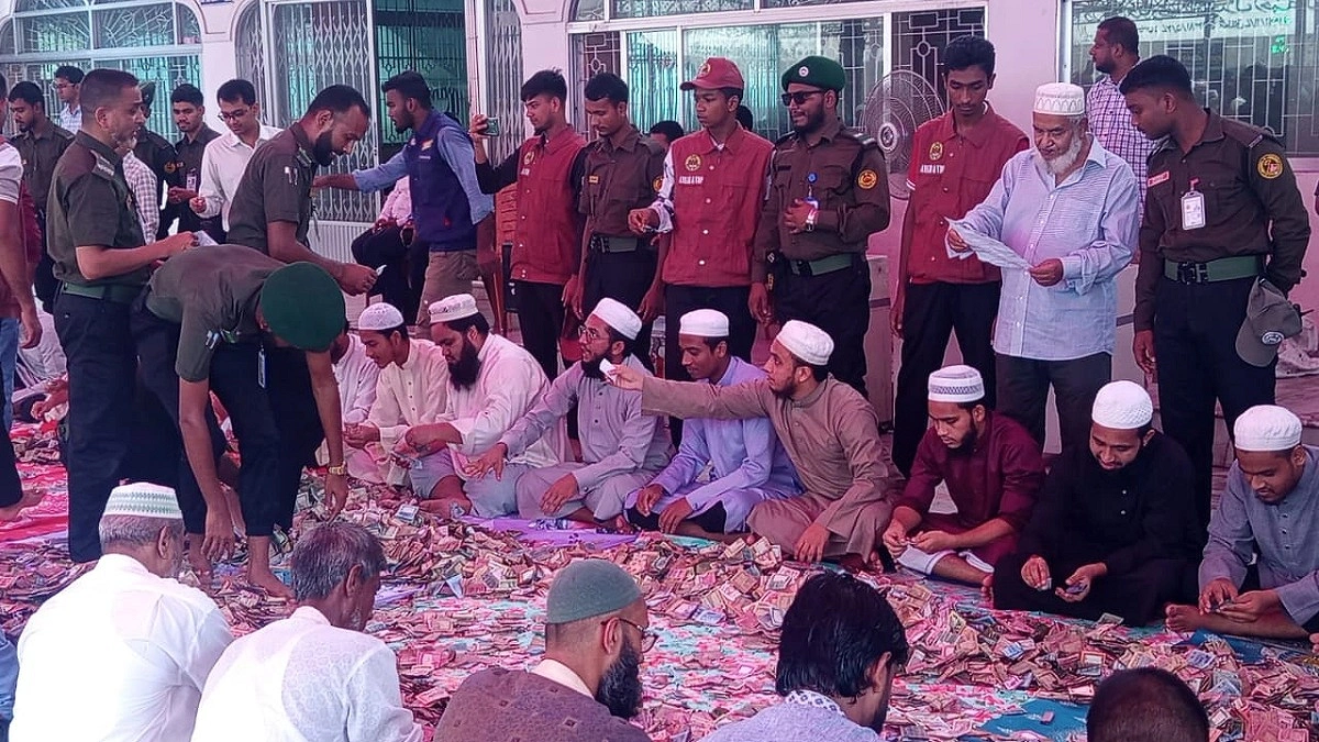শাহজালাল মাজারের দানের টাকা গোনা শুরু