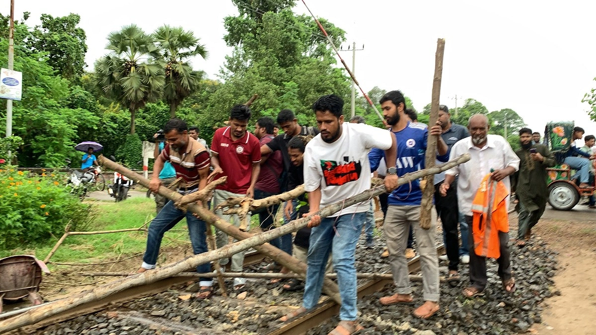 রাবির শিক্ষার্থীদের রেল অবরোধে ক্ষতি ৩৫ লাখ, দুঃখ প্রকাশ রেলওয়ের