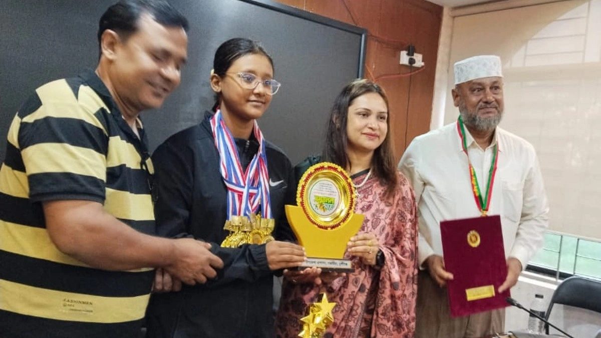 দেশসেরা সাঁতারু মাইশাকে সংবর্ধনা দিল গজারিয়া উপজেলা প্রশাসন