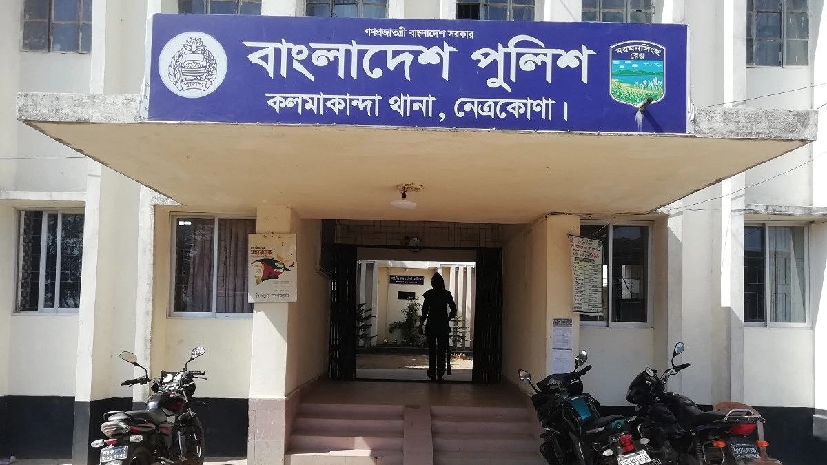 সহায়তার তালিকায় স্ত্রী-স্বজনদের নাম, সেই কৃষি কর্মকর্তা বদলি