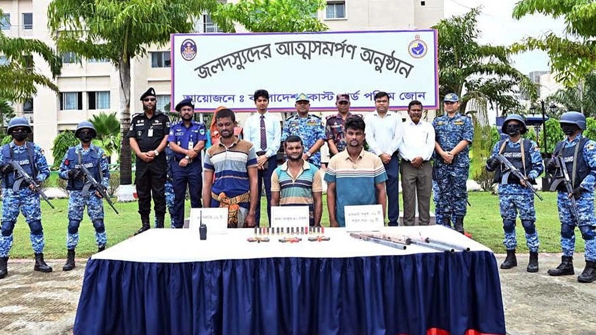 সুন্দরবনে বড় জাহাঙ্গীর বাহিনীর ৩ সদস্যের আত্মসমর্পণ