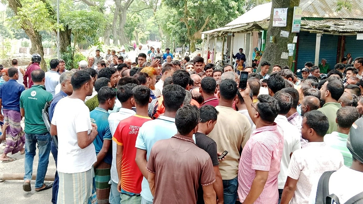পীরগাছায় মিনি স্টেডিয়াম নির্মাণে অনিয়মের অভিযোগে সংঘর্ষ, আহত ১০