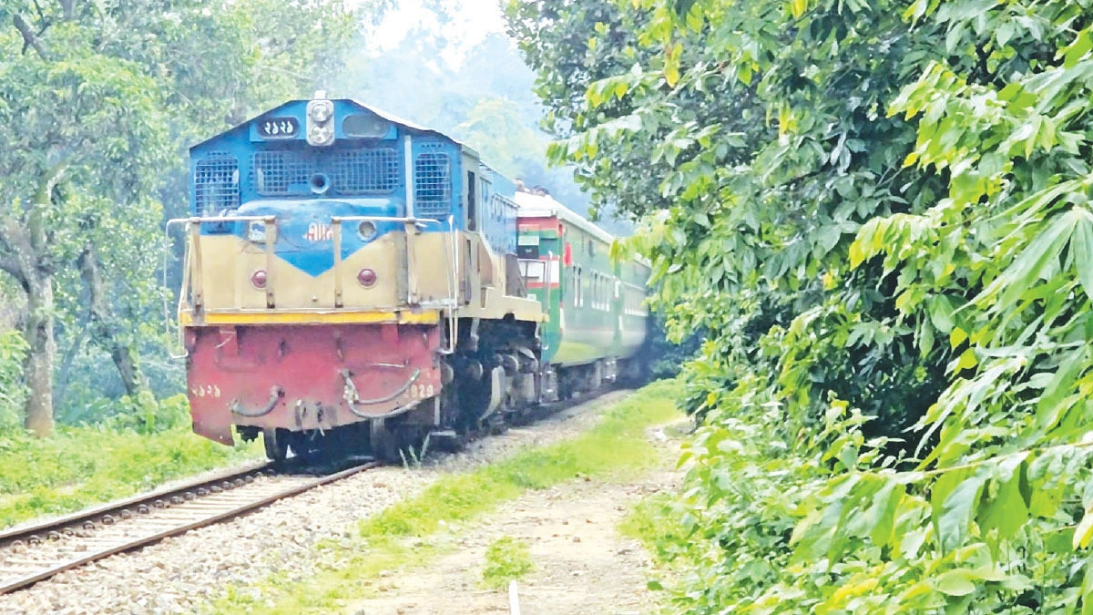 বাঁশি বাজে না লোকাল ট্রেনের