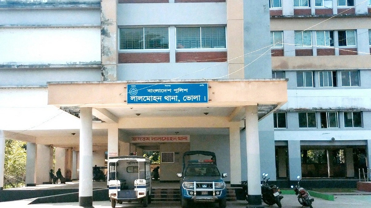 বাসচাপায় প্রাণ গেল ৬ বছরের শিশুর, সড়ক অবরোধ