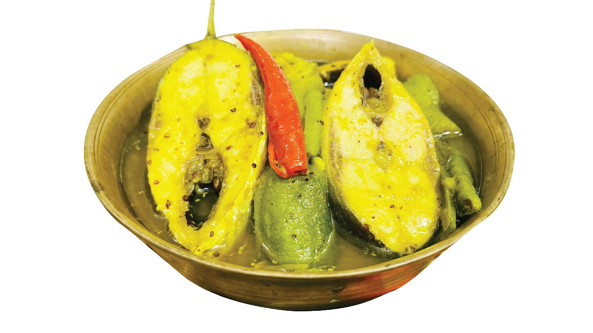বর্ষা পাতে ইলিশ