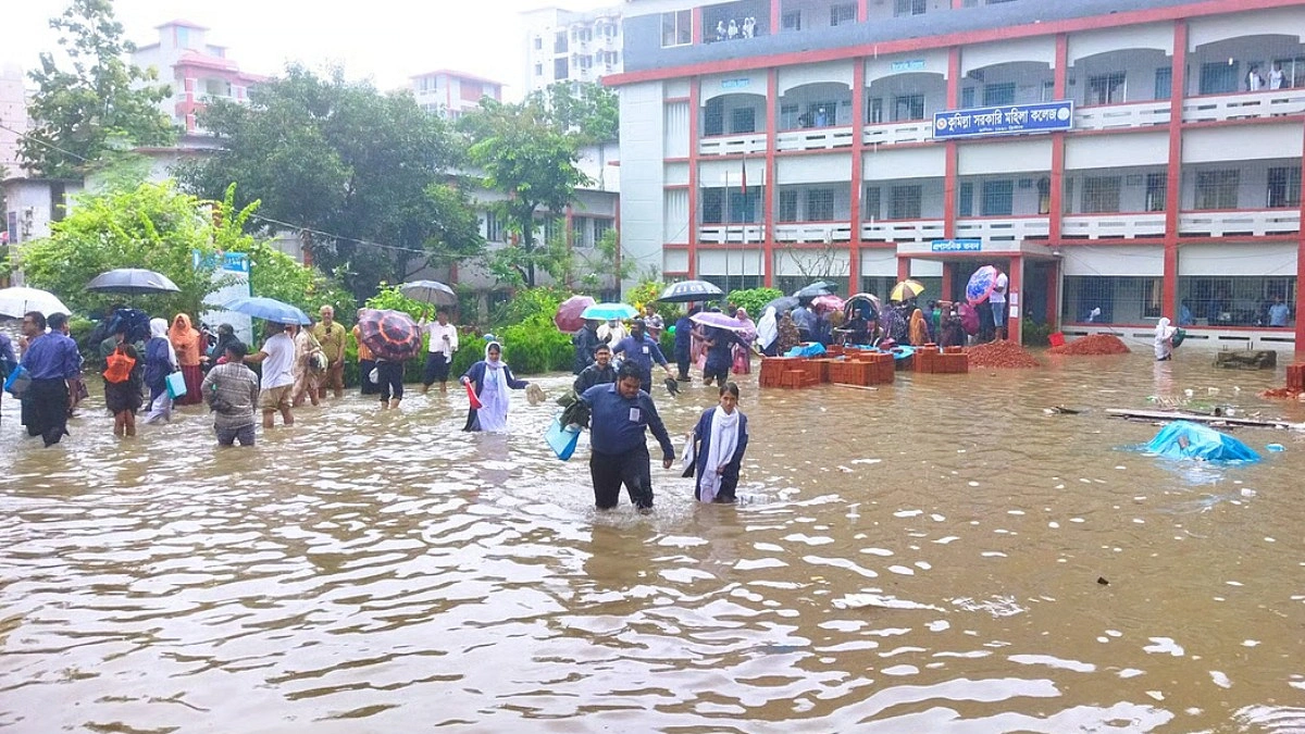 বদলির প্রতিবাদে এবার মাঠে নামছেন শিক্ষকরা