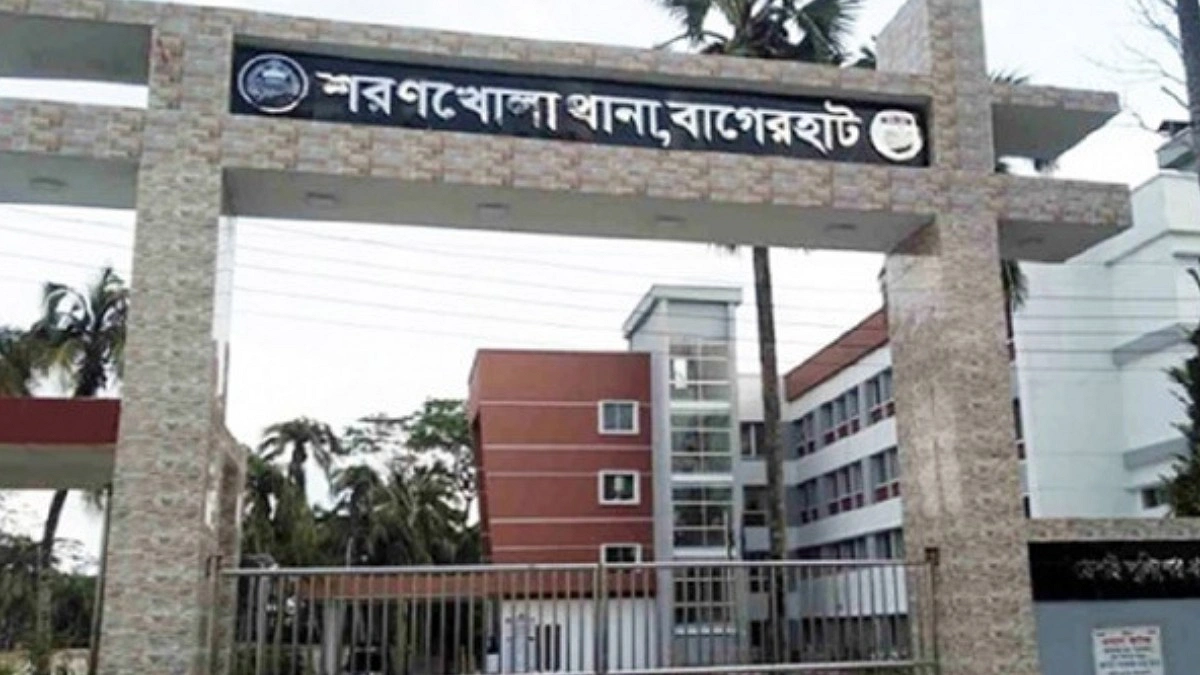 ঘরে মা-বাবার মরদেহ, পাশে কাঁদছিল ২ মাসের শিশু