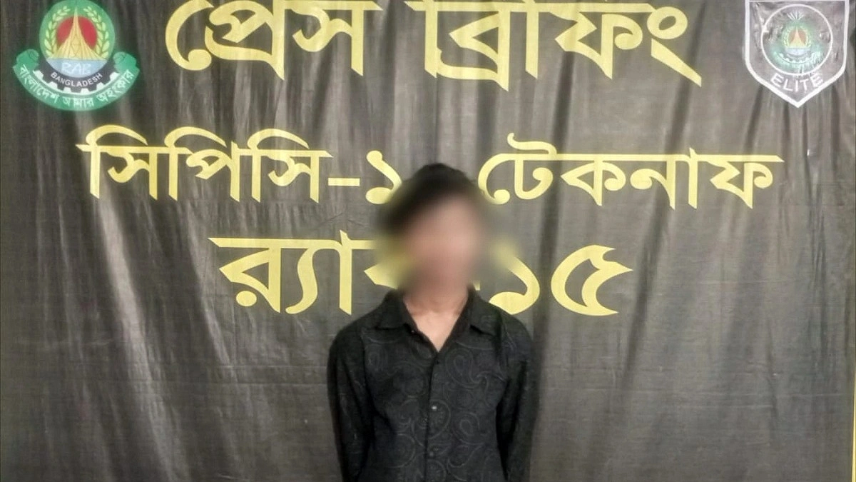 অটোরিকশার চাকার পাশে ১০ হাজার ইয়াবা, চালক আটক