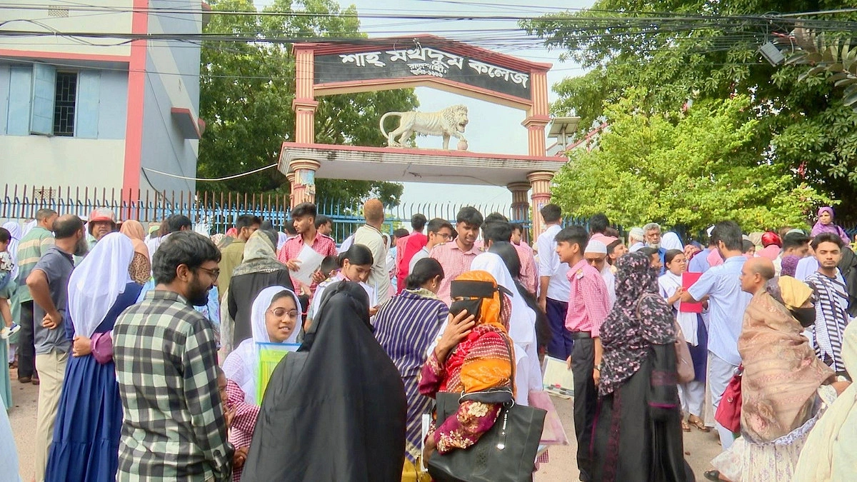বিশেষ ব্যবস্থায় পরীক্ষায় বসছে বগুড়া-নাটোরের ১৮ এইচএসসি পরীক্ষার্থী
