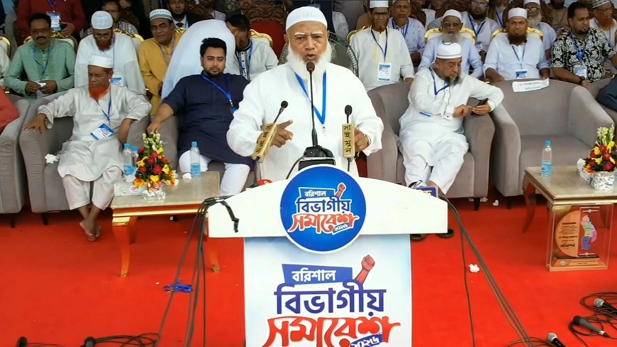 সংসদে একজন অবৈতনিক শিক্ষক আমাদের ছবক দেন