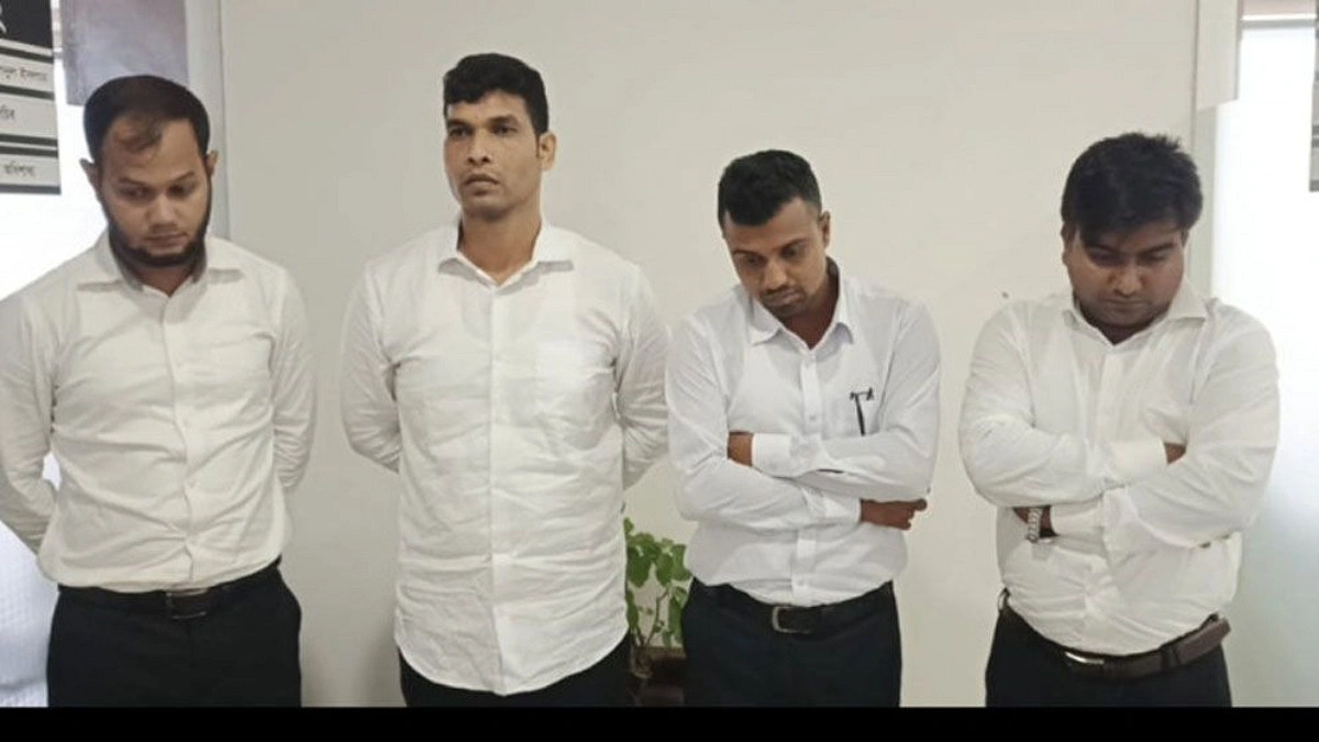 প্রক্সি দিয়ে চাকরি! মন্ত্রণালয়ে যোগ দিতে এসে ধরা