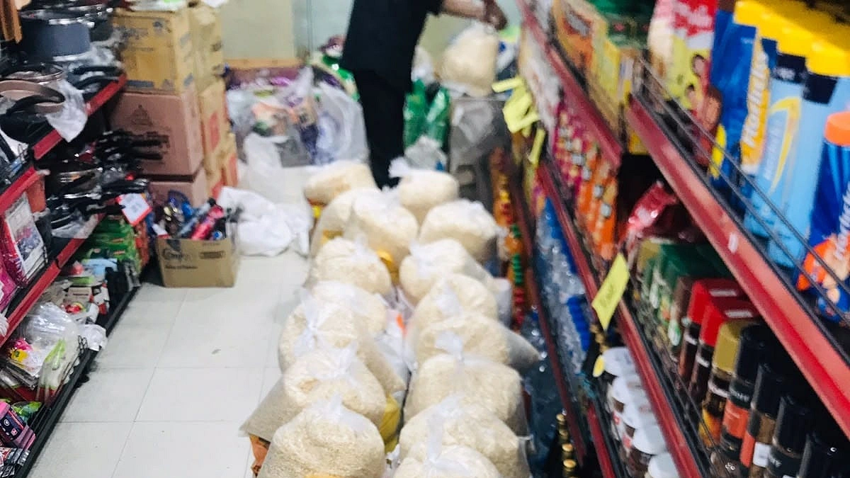 বন্যা-পাহাড়ধসে ক্ষতিগ্রস্তদের পাশে স্বপ্ন
