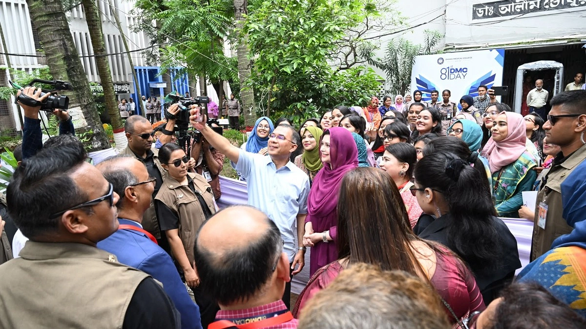 সামনের সিটে পাশে বসিয়ে জুবাইদা রহমানকে মেডিকেলে নিয়ে আসতাম